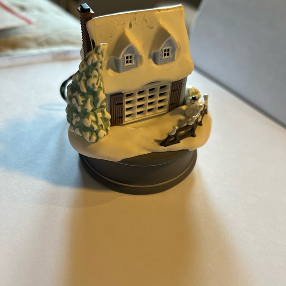 Hallmark Keepsake Ornament White Christmas - Picture 4 of 13